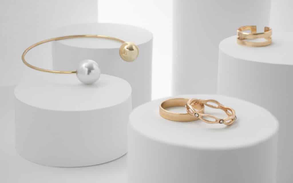golden-bracelet-rings